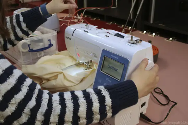 artizan-makerspace-sewing-machine