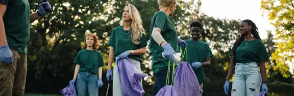 volunteers-in-the-park